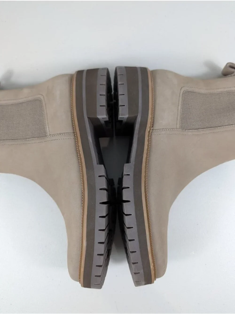 Tom's Dakota lug Chelsea boots women's size 9.5